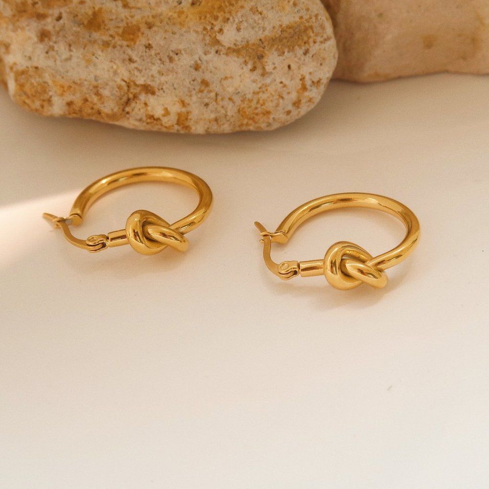 NEW 18K Gold Plated Knot Round Hoop Earrings - Picture 6 of 9
